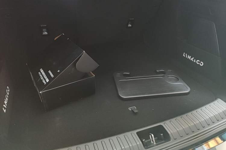 Used Lynk & Co 08 EM-P 2023 120km Long-Range Pro Trunk