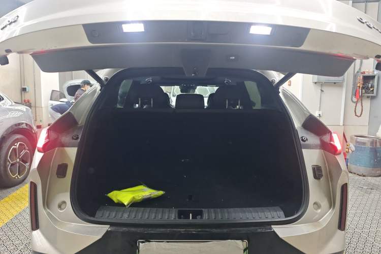 Used Lynk & Co 08 EM-P 2023 120km Long-Range Halo Trunk