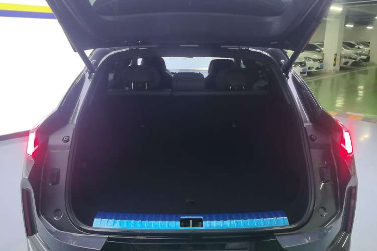 Used Lynk & Co 08 EM-P 2023 220km All-Wheel-Drive Performance Halo Trunk