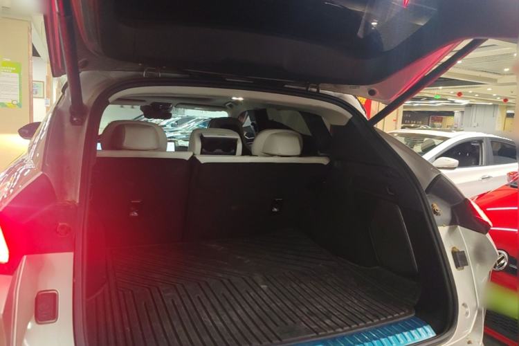 Used Lynk & Co 08 EM-P 2023 220km All-Wheel-Drive Performance Halo Trunk