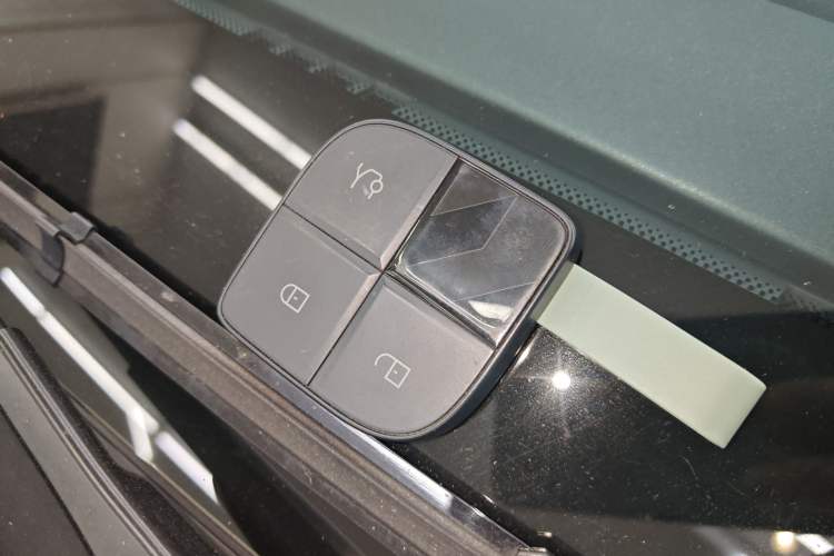 Used Lynk & Co 08 EM-P 2023 120km Long-Range Halo Vehicle Key