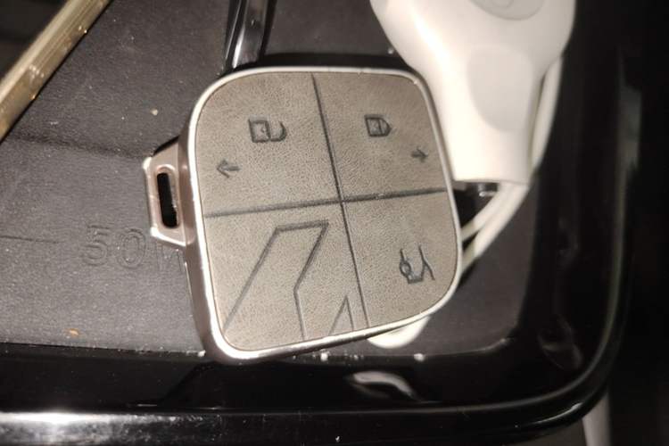 Used Lynk & Co 08 EM-P 2023 220km All-Wheel-Drive Performance Halo Vehicle Key