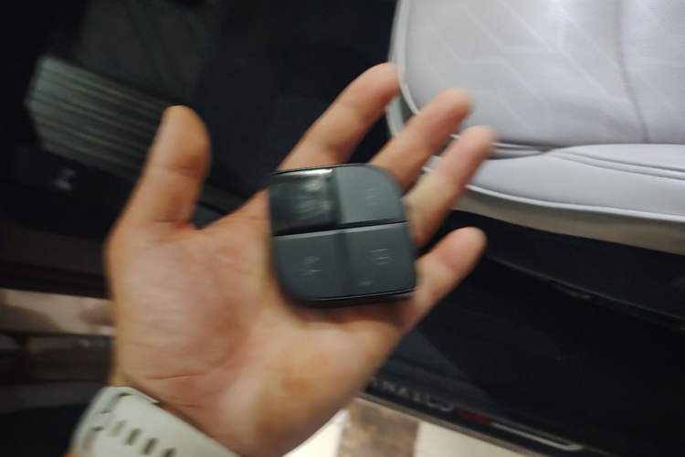 Used Lynk & Co 08 EM-P 2023 220km All-Wheel-Drive Performance Halo Vehicle Key