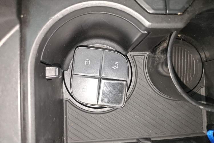 Used Lynk & Co 08 EM-P 2023 220km All-Wheel-Drive Performance Halo Vehicle Key