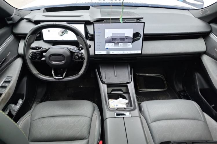 Used Lynk & Co 08 EM-P 2023 220km All-Wheel-Drive Performance Halo Center Console