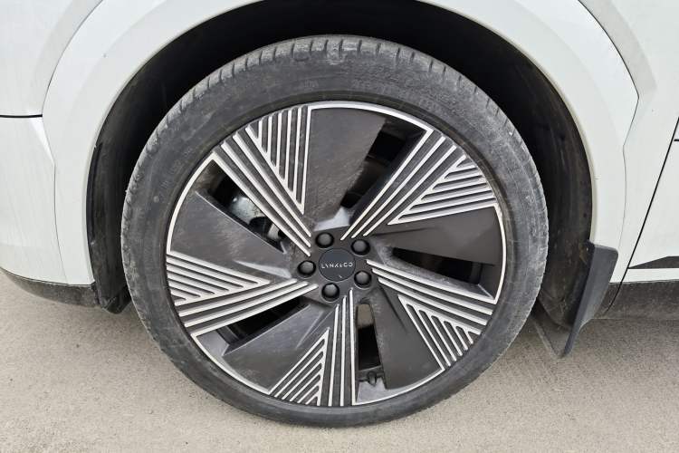 Used Lynk & Co 08 EM-P 2023 220km All-Wheel-Drive Performance Halo Exterior 4