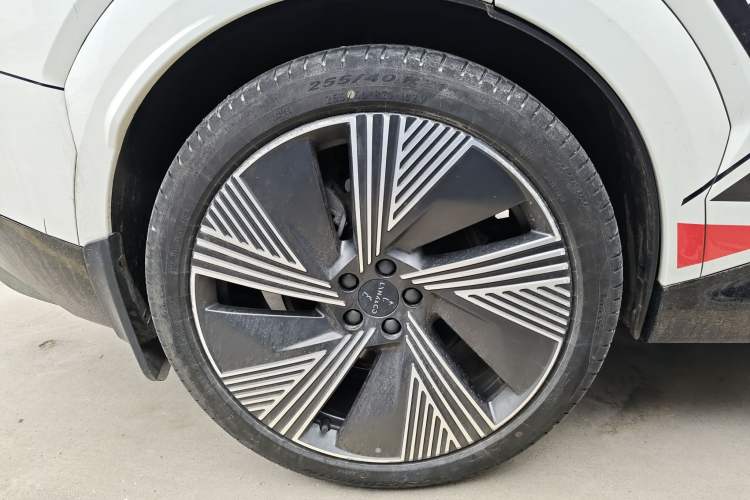 Used Lynk & Co 08 EM-P 2023 220km All-Wheel-Drive Performance Halo Exterior 5