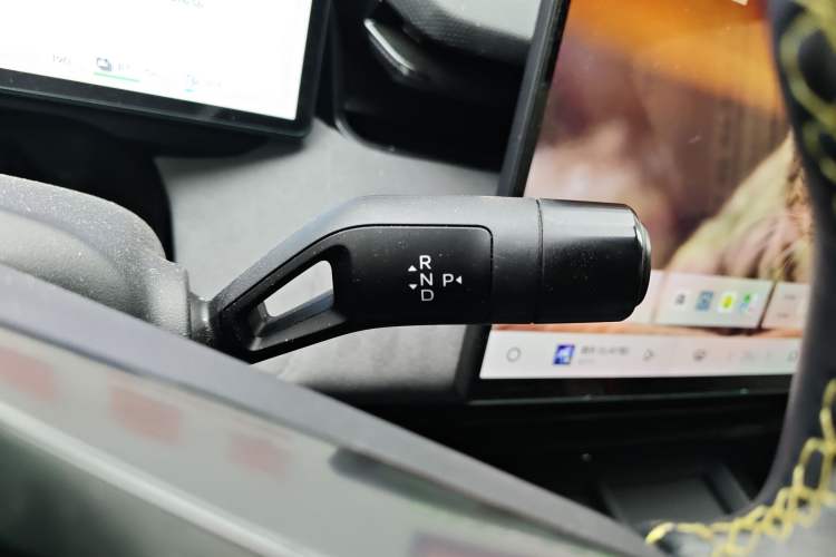 Used Lynk & Co 08 EM-P 2023 220km All-Wheel-Drive Performance Halo Gear Lever
