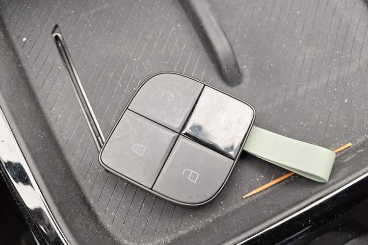 Used Lynk & Co 08 EM-P 2023 220km All-Wheel-Drive Performance Halo Interior 1