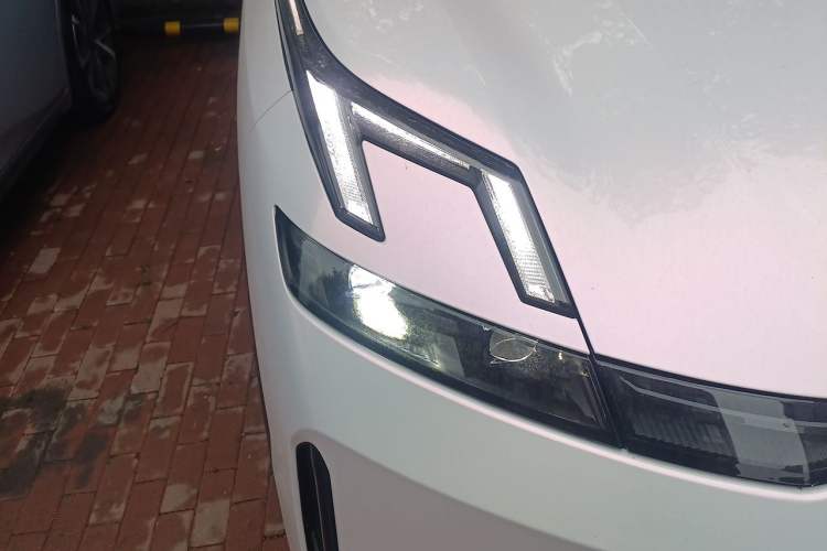 Used Lynk & Co 08 EM-P 2023 120km Long-Range Halo Right Front Headlight