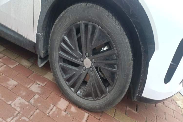Used Lynk & Co 08 EM-P 2023 120km Long-Range Halo Right Front Wheel Hub