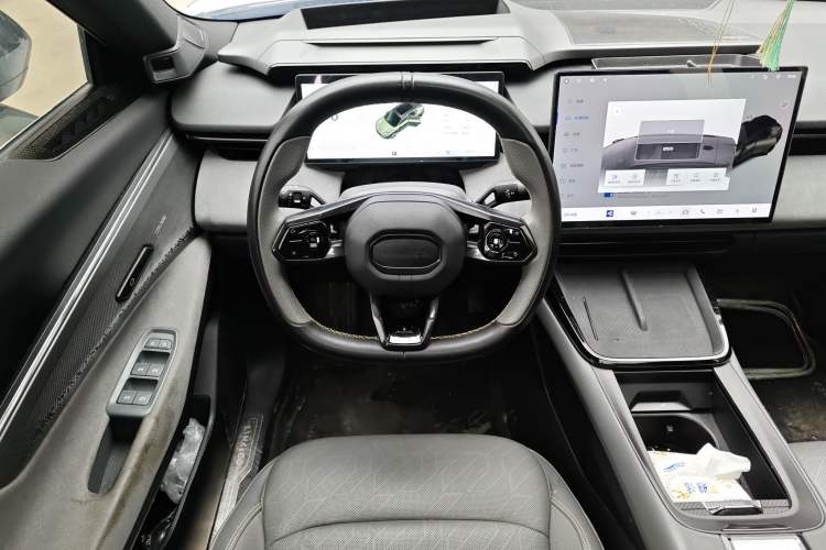 Used Lynk & Co 08 EM-P 2023 220km All-Wheel-Drive Performance Halo Steering Wheel