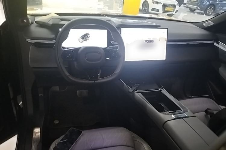 Used Lynk & Co 08 EM-P 2023 120km Long-Range Halo Center Console