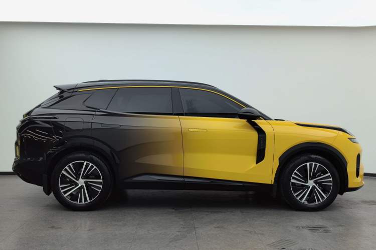 Used Lynk & Co 08 EM-P 2023 120km Long-Range Halo Exterior 8