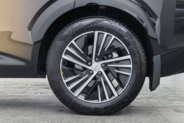 Used Lynk & Co 08 EM-P 2023 120km Long-Range Halo Exterior 9
