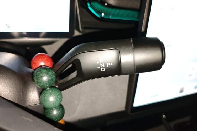Used Lynk & Co 08 EM-P 2023 120km Long-Range Halo Gear Lever