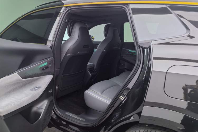 Used Lynk & Co 08 EM-P 2023 120km Long-Range Halo Interior 3