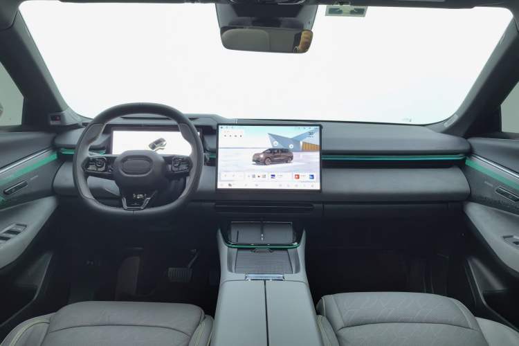 Used Lynk & Co 08 EM-P 2023 120km Long-Range Halo Interior 4