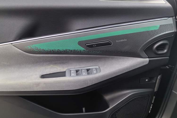 Used Lynk & Co 08 EM-P 2023 120km Long-Range Halo Interior 8