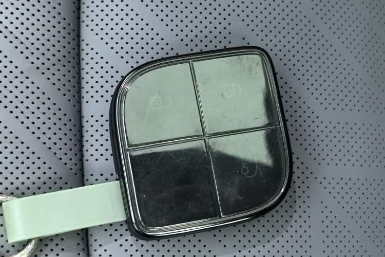 Used Lynk & Co 08 EM-P 2023 120km Long-Range Halo Interior 9