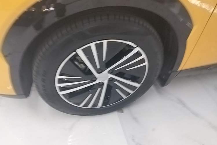 Used Lynk & Co 08 EM-P 2023 120km Long-Range Halo Left Front Wheel Hub