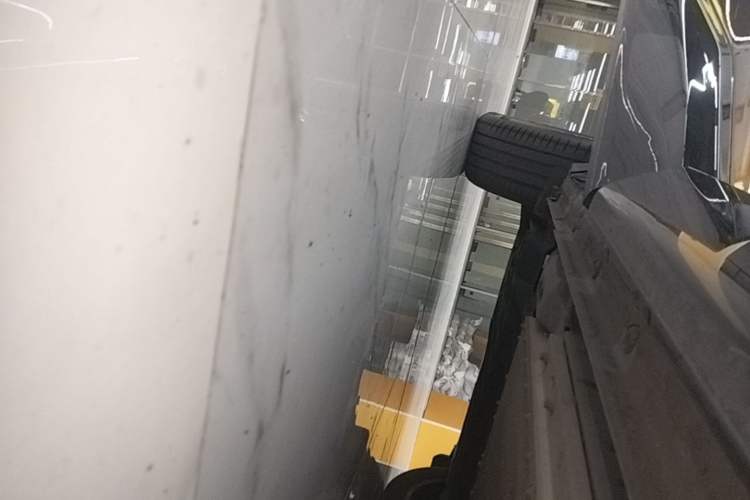 Used Lynk & Co 08 EM-P 2023 120km Long-Range Halo Right Side Sill