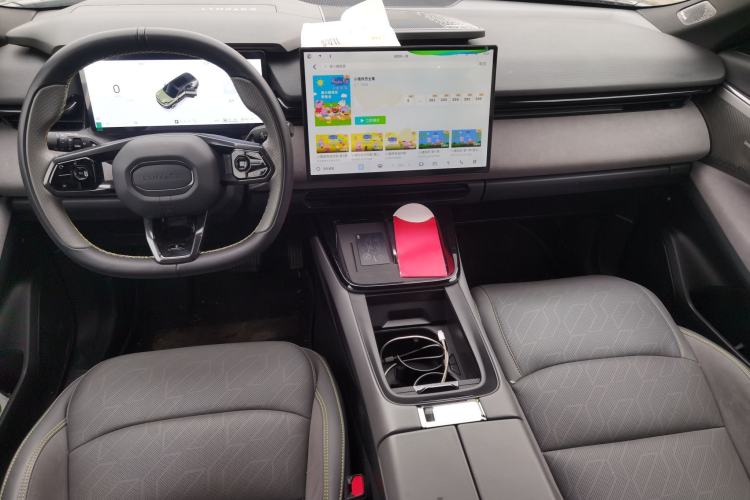 Used Lynk & Co 08 EM-P 2024 120km Long-Range Plus Center Console