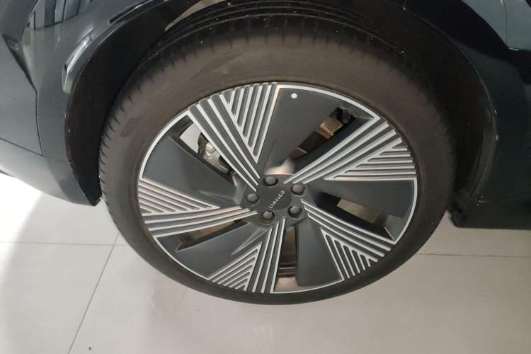 Used Lynk & Co 08 EM-P 2024 120km Long-Range Plus Exterior 2