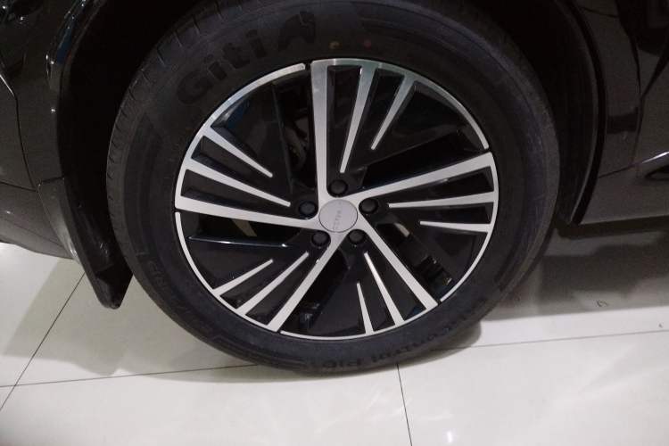 Used Lynk & Co 08 EM-P 2024 120km Long-Range Plus Exterior 8
