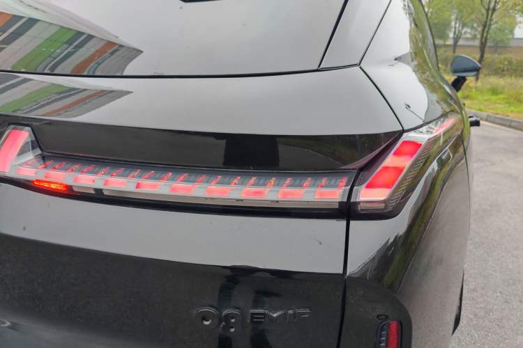 Used Lynk & Co 08 EM-P 2024 120km Long-Range Plus Exterior 9