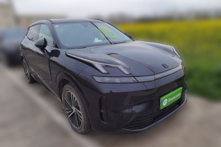 Used Lynk & Co 08 EM-P 2024 120km Long-Range Plus Front Right 45 Deg