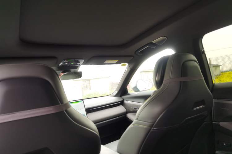Used Lynk & Co 08 EM-P 2024 120km Long-Range Plus Headliner