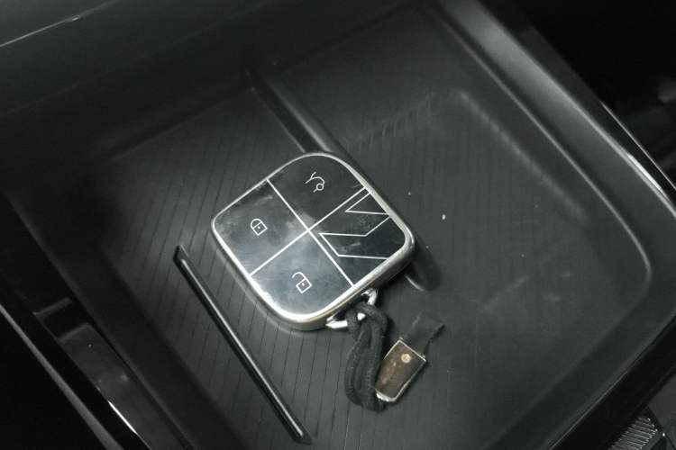 Used Lynk & Co 08 EM-P 2024 120km Long-Range Plus Interior 1