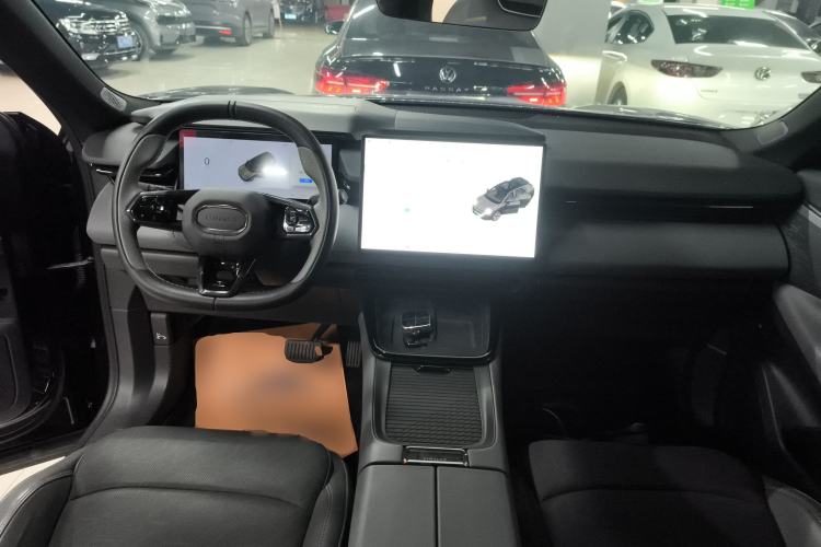 Used Lynk & Co 08 EM-P 2024 120km Long-Range Plus Interior 2