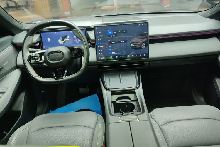 Used Lynk & Co 08 EM-P 2024 120km Long-Range Plus Interior 2