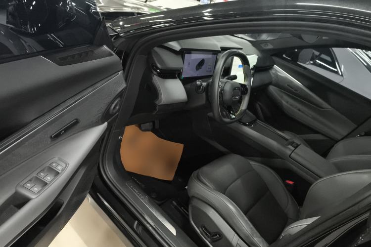 Used Lynk & Co 08 EM-P 2024 120km Long-Range Plus Interior 3