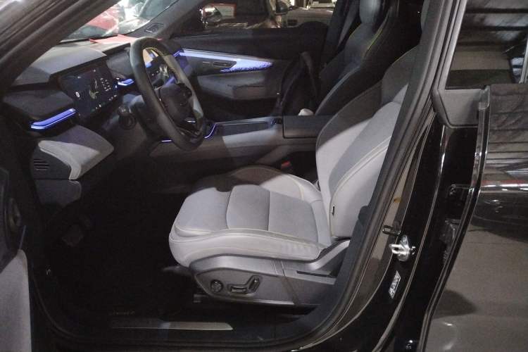 Used Lynk & Co 08 EM-P 2024 120km Long-Range Plus Left Front Seat