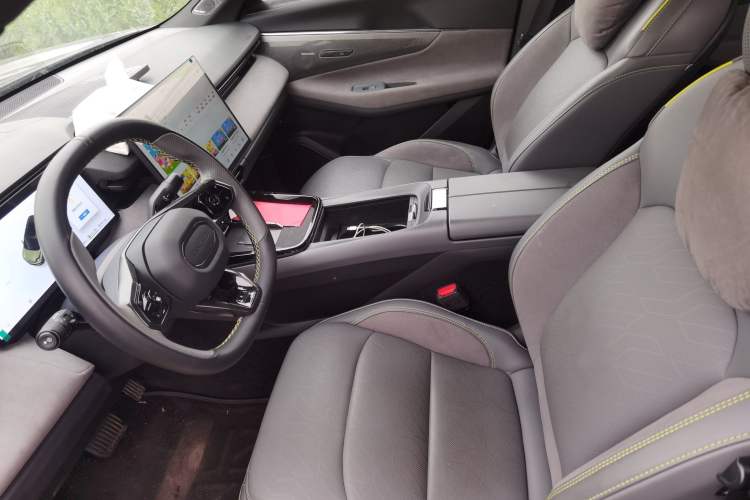 Used Lynk & Co 08 EM-P 2024 120km Long-Range Plus Left Front Seat