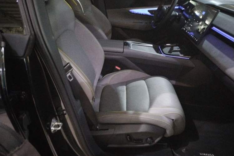 Used Lynk & Co 08 EM-P 2024 120km Long-Range Plus Right Front Seat