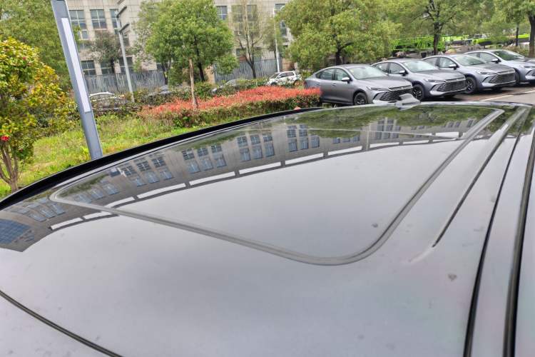 Used Lynk & Co 08 EM-P 2024 120km Long-Range Plus Roof