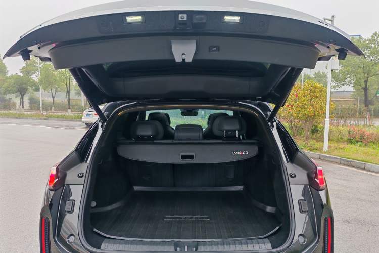 Used Lynk & Co 08 EM-P 2024 120km Long-Range Plus Trunk