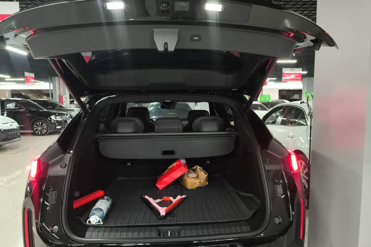 Used Lynk & Co 08 EM-P 2024 120km Long-Range Plus Trunk