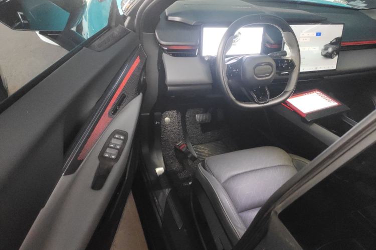 Used Lynk & Co 08 EM-P 2024 120km Long-Range Plus Interior 3