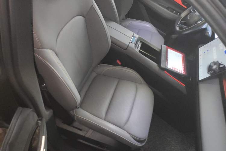 Used Lynk & Co 08 EM-P 2024 120km Long-Range Plus Right Front Seat