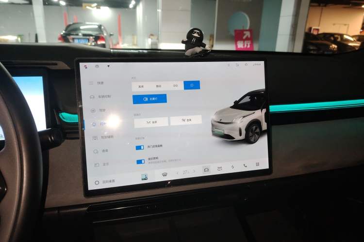 Used Lynk & Co 08 EM-P 2024 120km Long-Range Plus Audio And AC Panel