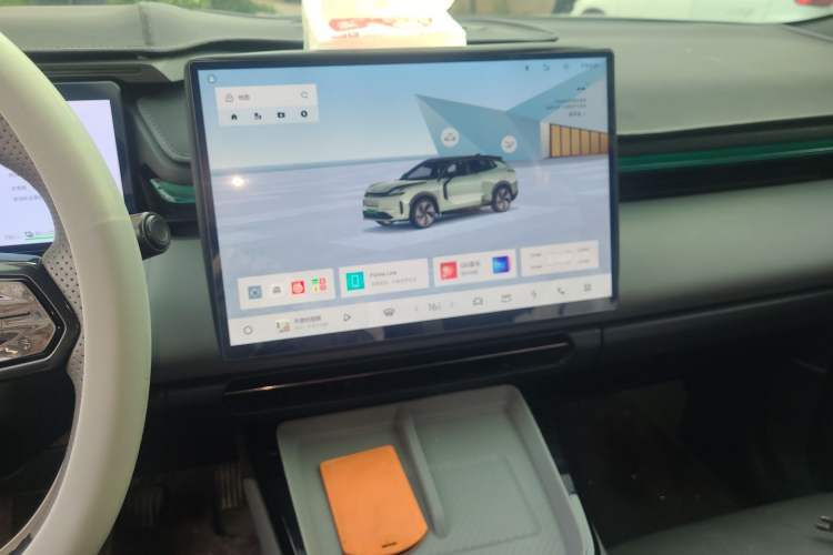 Used Lynk & Co 08 EM-P 2024 120km Long-Range Plus Audio And AC Panel