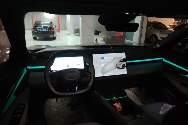 Used Lynk & Co 08 EM-P 2024 120km Long-Range Plus Center Console