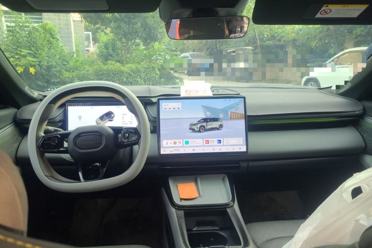 Used Lynk & Co 08 EM-P 2024 120km Long-Range Plus Center Console