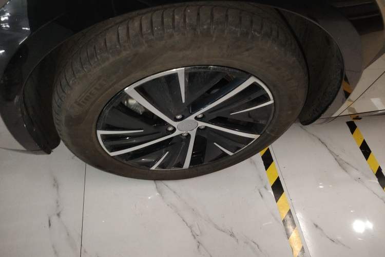 Used Lynk & Co 08 EM-P 2024 120km Long-Range Plus Exterior 4