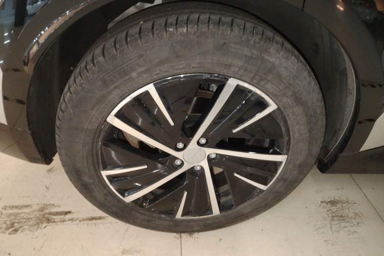 Used Lynk & Co 08 EM-P 2024 120km Long-Range Plus Exterior 5